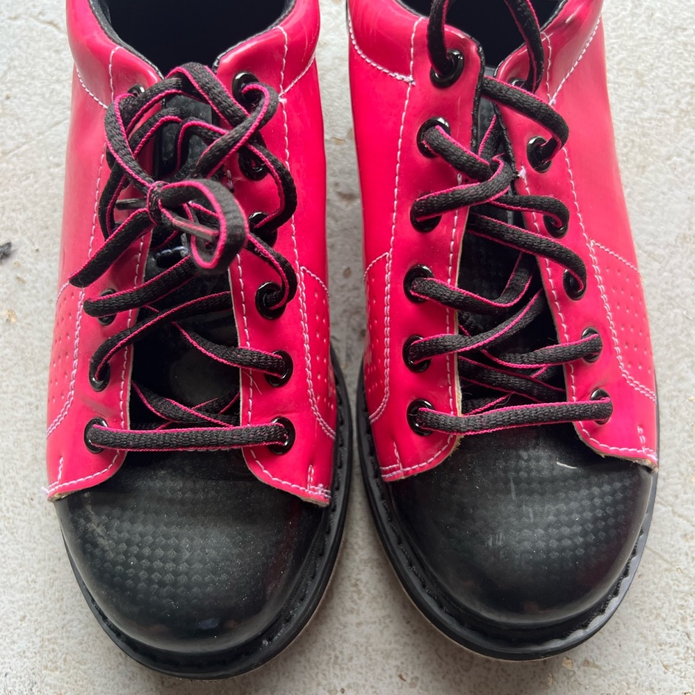 Women’s Bowling Shoes - Picture 2 of 5